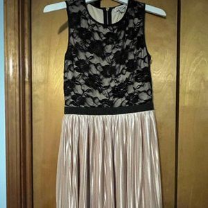 Black lace dress pleated gold skirt Roberta Medium